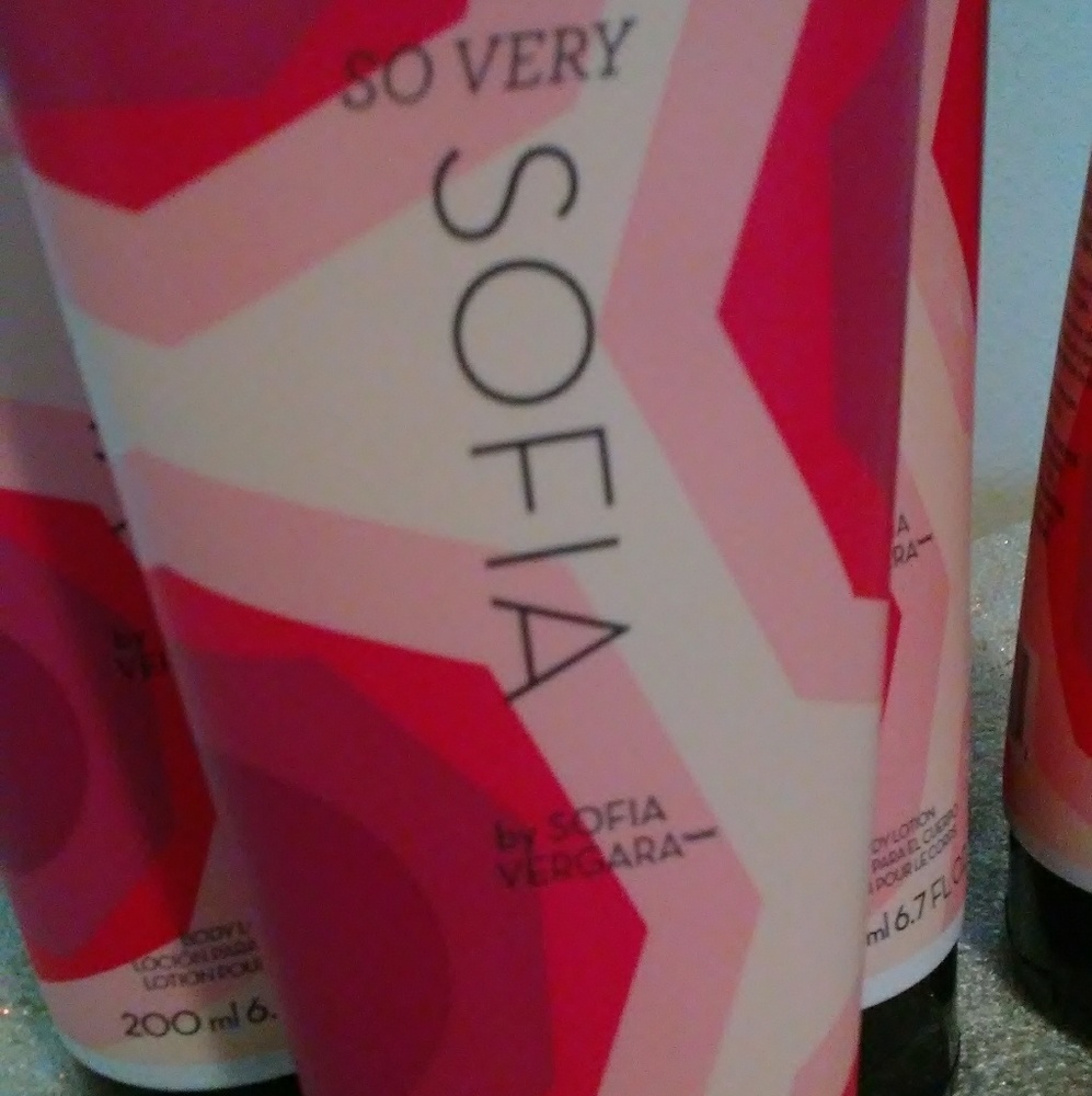 LOT OF 3💥FOR $15 Avon "So very Sofia" body lotion - Picture 2 of 3